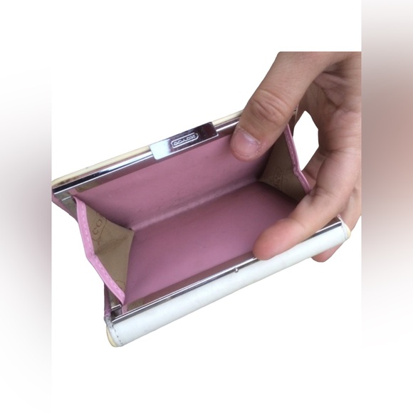 Coach small white leather wallet with pink interior - Picture 3 of 4